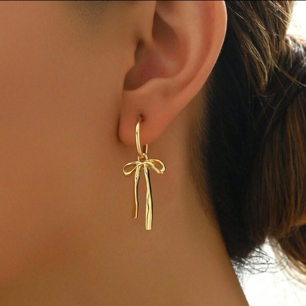 1pair Luxurious Bowknot Earrings